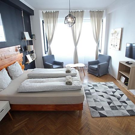 d.FIVE Inspire Apartment Budapest Extérieur photo