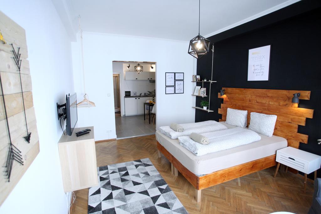 d.FIVE Inspire Apartment Budapest Extérieur photo